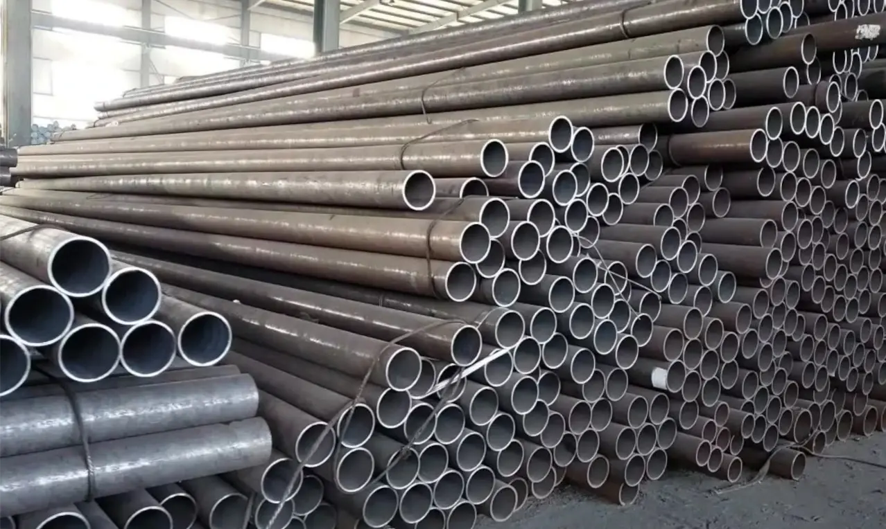 Труба горячекатаная по цене 163 000 рублей за тонну