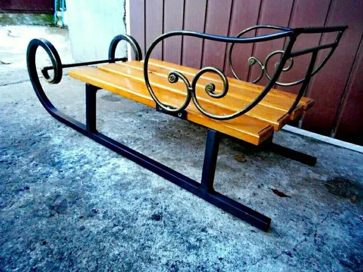 Труба профильная 40x40x2 мм по цене 164 рубля за 1 метр